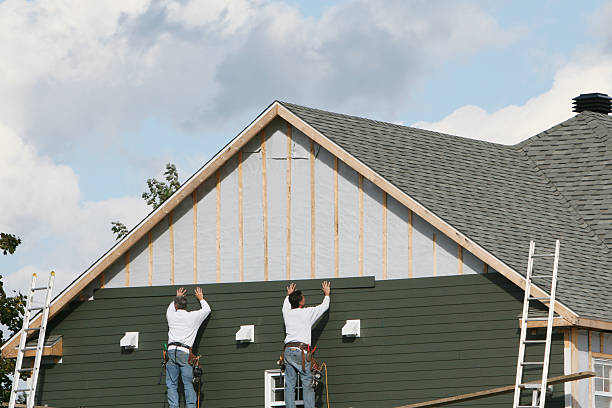 Professional Siding Installation technician working in Aurora, IL